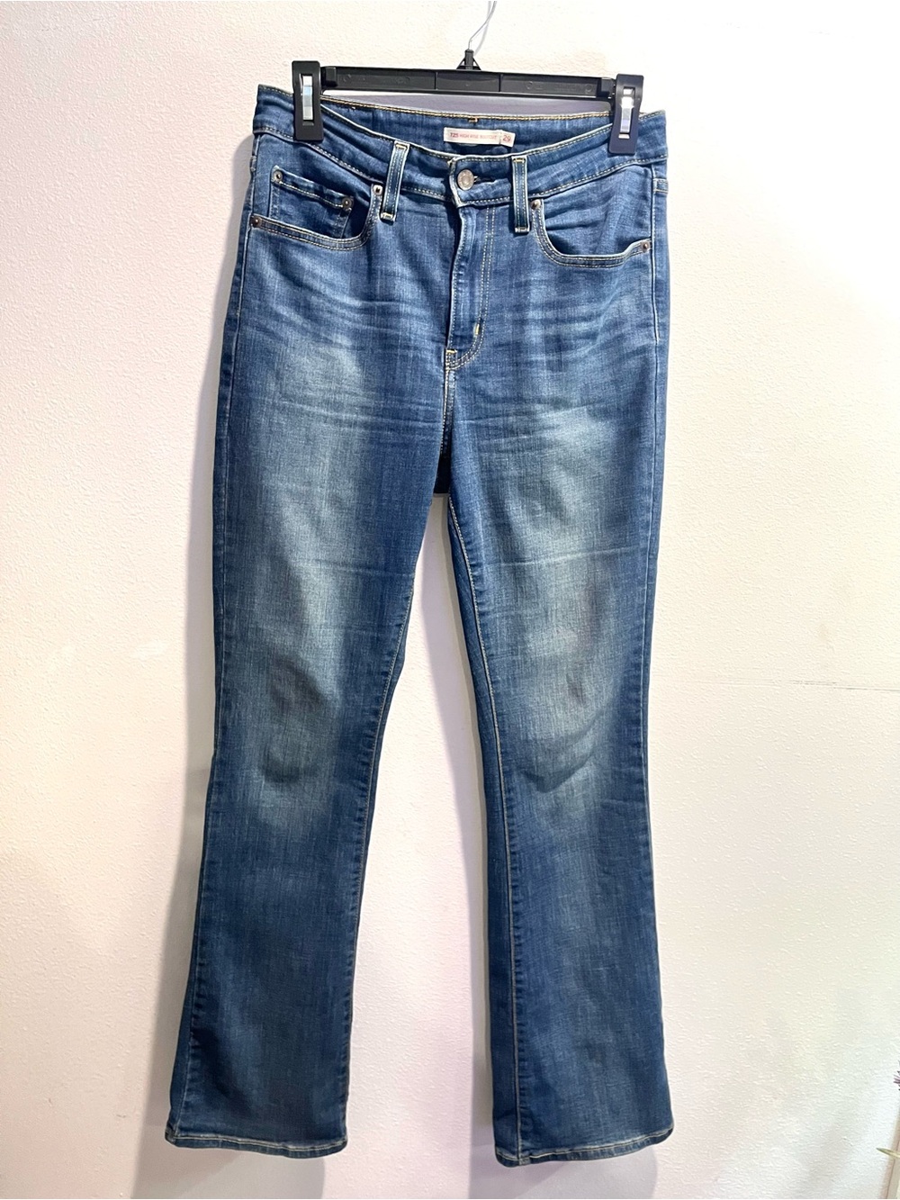Levi’s 725 High Rise Bootcut Jeans